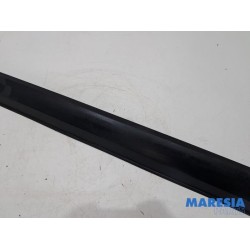 Peugeot - 2008 - Zijskirt links