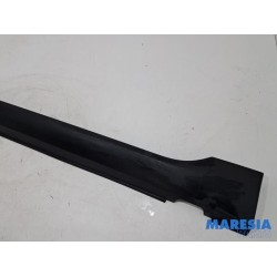Peugeot - 2008 - Zijskirt links