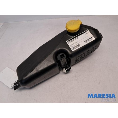 Dacia - Sandero - Front windscreen washer reservoir