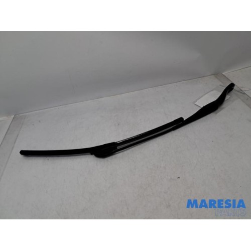 Dacia - Sandero - Front wiper arm