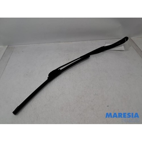 Dacia - Sandero - Front wiper arm