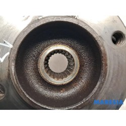Peugeot - 2008 - Knuckle, front left
