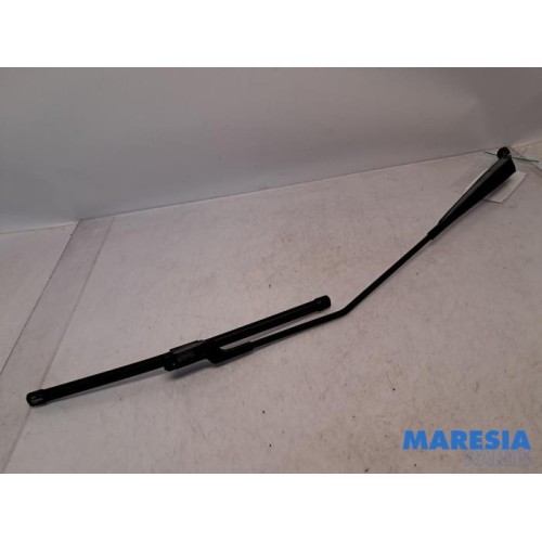 Peugeot - 2008 - Front wiper arm