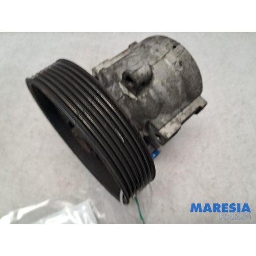 Renault - Espace - Power steering pump