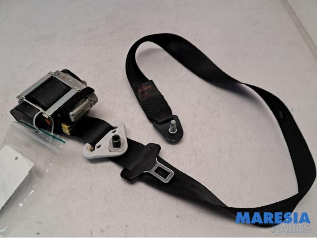 Peugeot - 2008 - Front seatbelt, left
