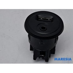 Peugeot - 2008 - AUX/USB aansluiting