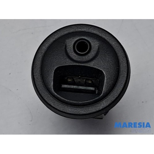 Peugeot - 2008 - AUX / USB connection