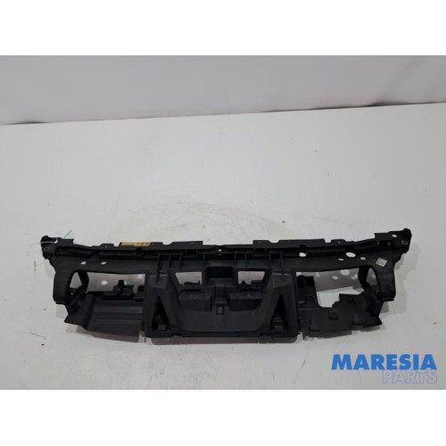 Peugeot - 5008 - Front part support