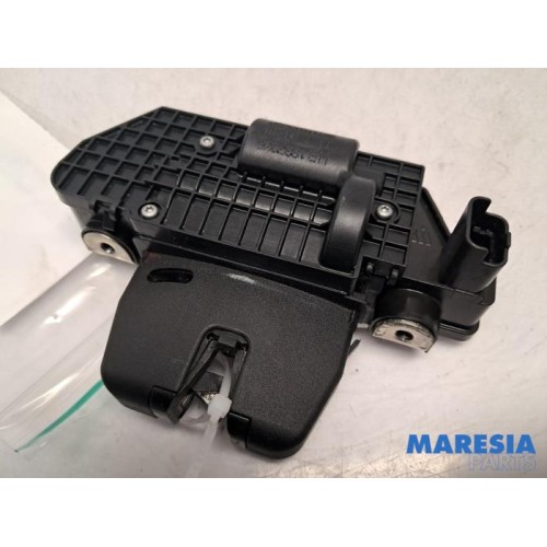 Peugeot - 2008 - Tailgate lock mechanism