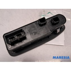 Peugeot - 2008 - Multi-functional window switch