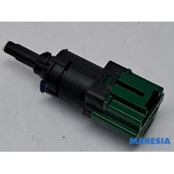 Peugeot - 2008 - Brake light switch