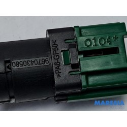 Peugeot - 2008 - Brake light switch
