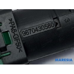 Peugeot - 2008 - Brake light switch