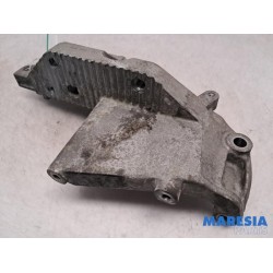 Renault - Master - Engine mount