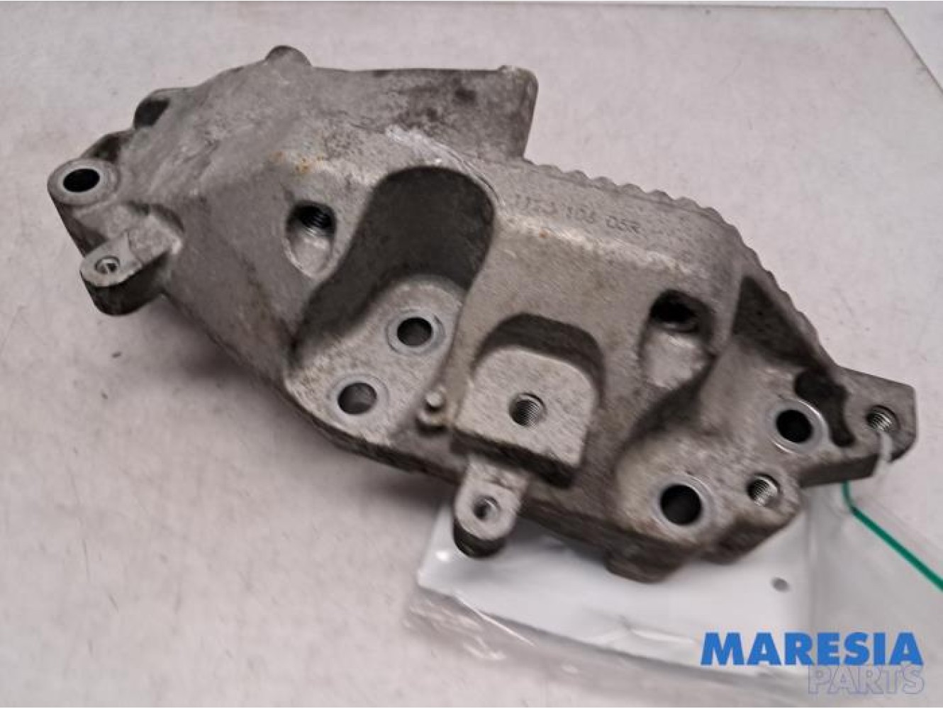 Renault - Master - Engine mount
