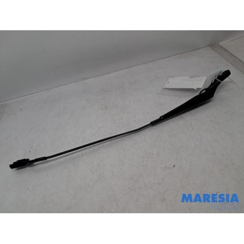 Peugeot - 5008 - Front wiper arm