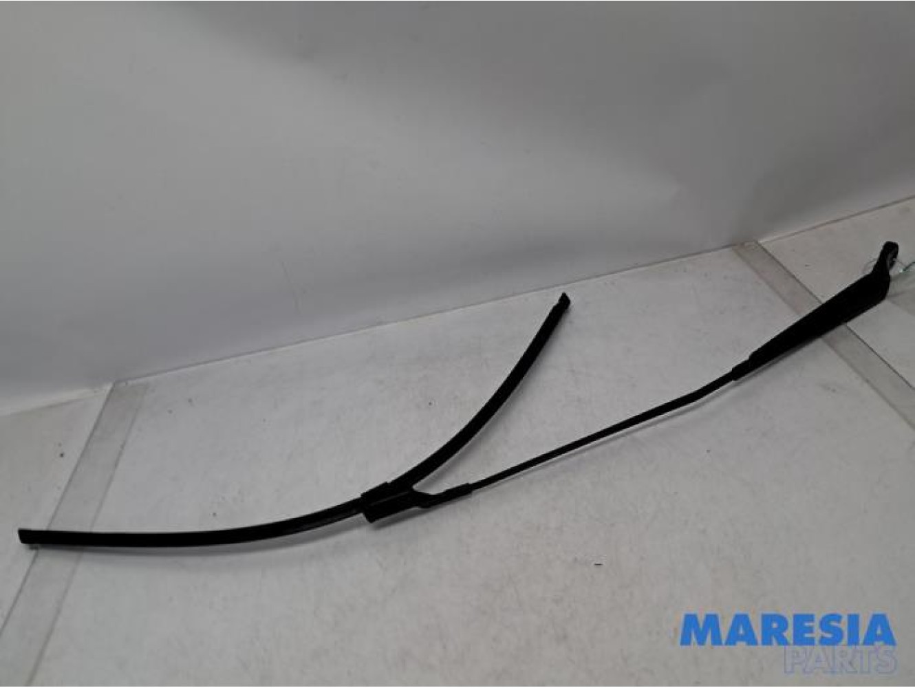Peugeot - 5008 - Front wiper arm