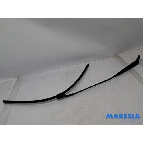 Peugeot - 5008 - Front wiper arm