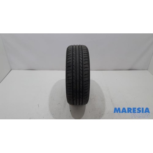 Peugeot - 5008 - Tyre