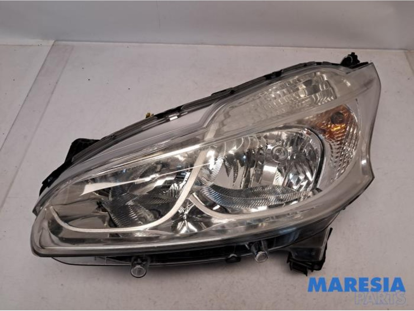 Peugeot - 208 - Koplamp links