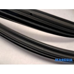 Peugeot - 5008 - Front door seal 4-door, right