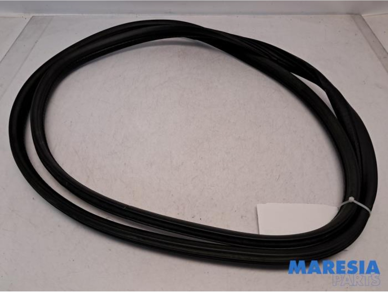 Peugeot - 5008 - Front door seal 4-door, right