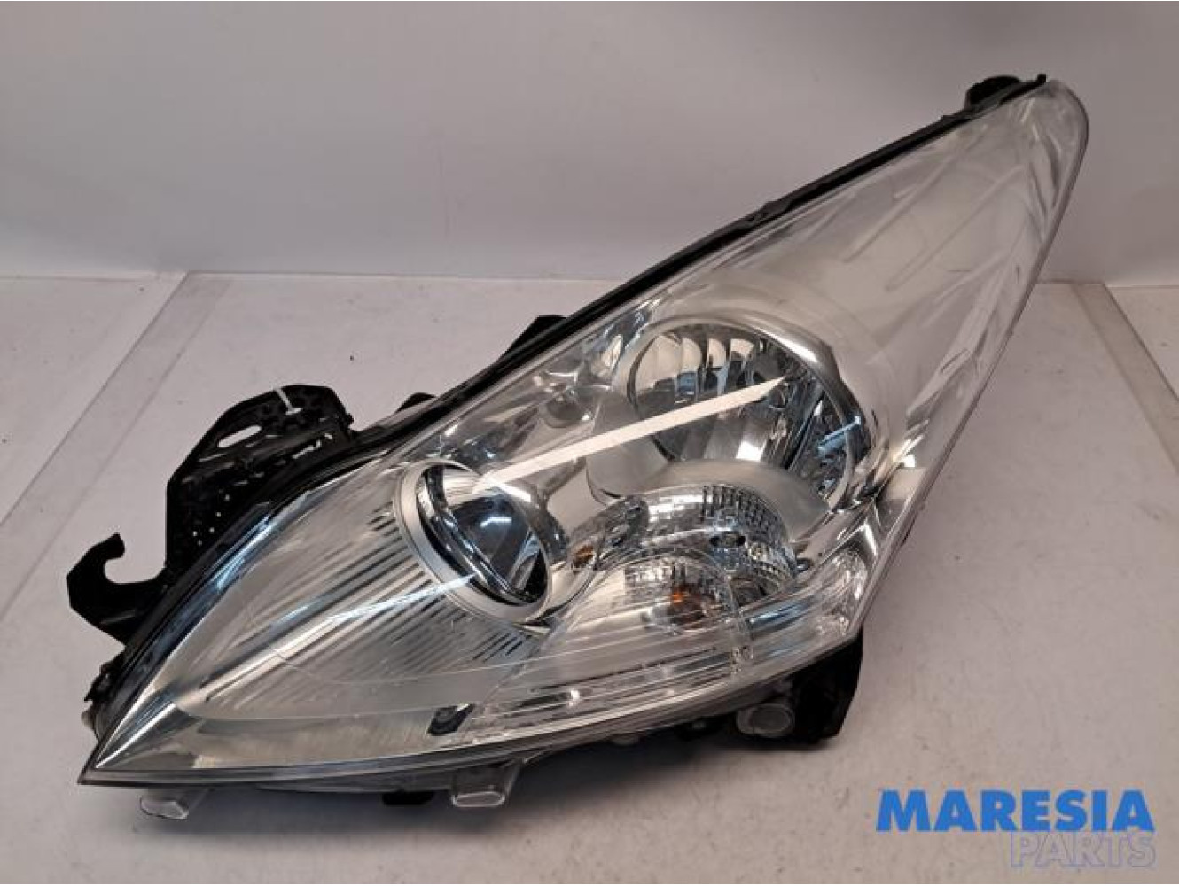 Peugeot - 5008 - Koplamp links