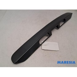 Peugeot - 5008 - Tailgate handle