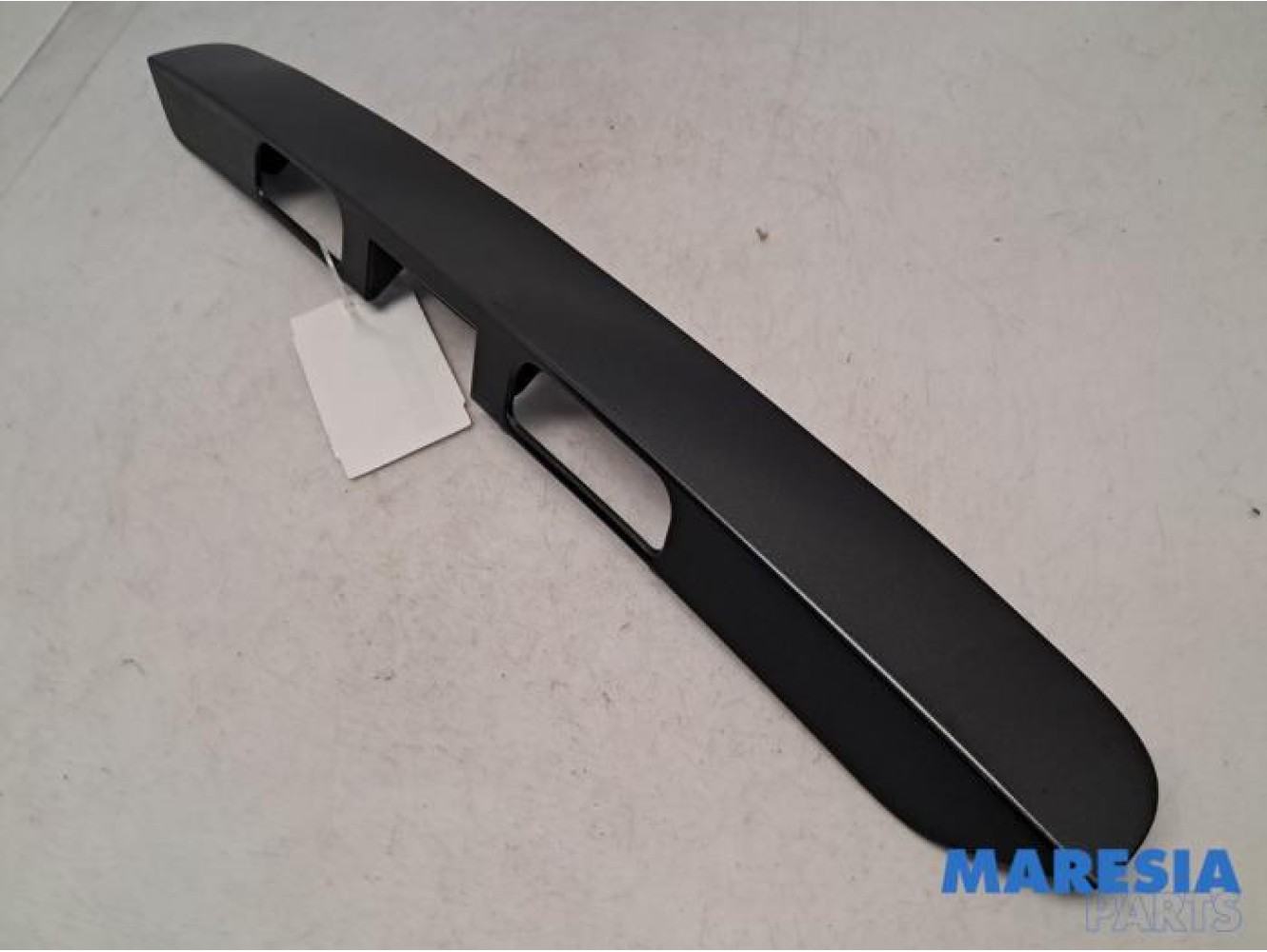 Peugeot - 5008 - Tailgate handle