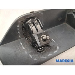 Peugeot - 5008 - Tailgate handle