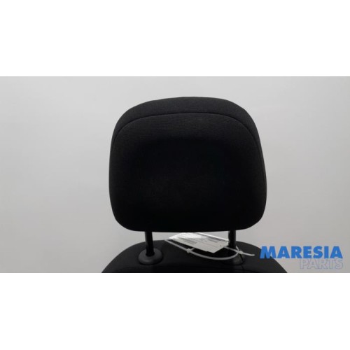 Peugeot - 208 - Sitz links