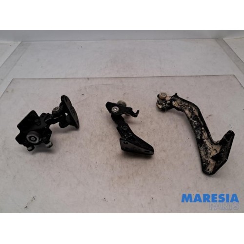 Fiat - Ducato - Sliding door roller, right