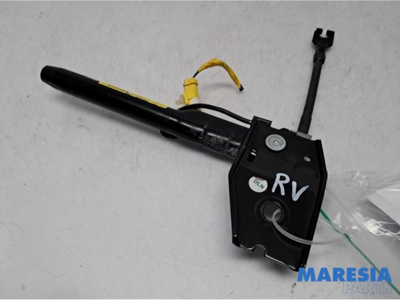 Alfa Romeo - Giulietta - Seatbelt tensioner, right