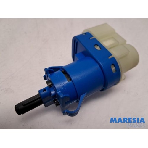Alfa Romeo - Giulietta - Brake light switch