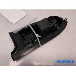 Alfa Romeo - Giulietta - Electric window switch