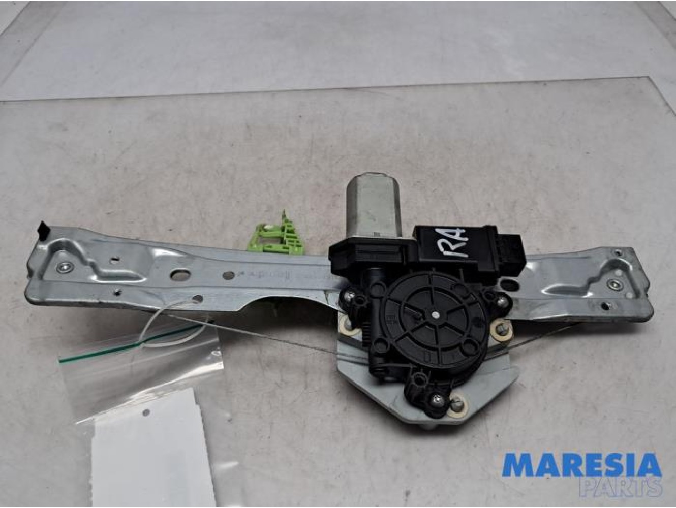 Alfa Romeo - Giulietta - Rear door window mechanism 4-door, right