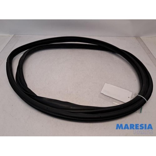 Alfa Romeo - Giulietta - Front door seal 4-door, left