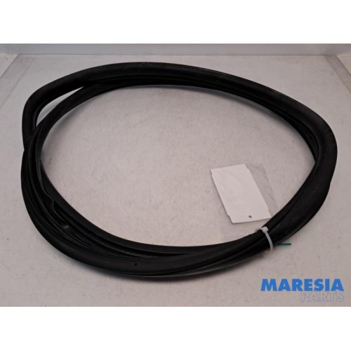 Alfa Romeo - Giulietta - Rear door seal 4-door, left