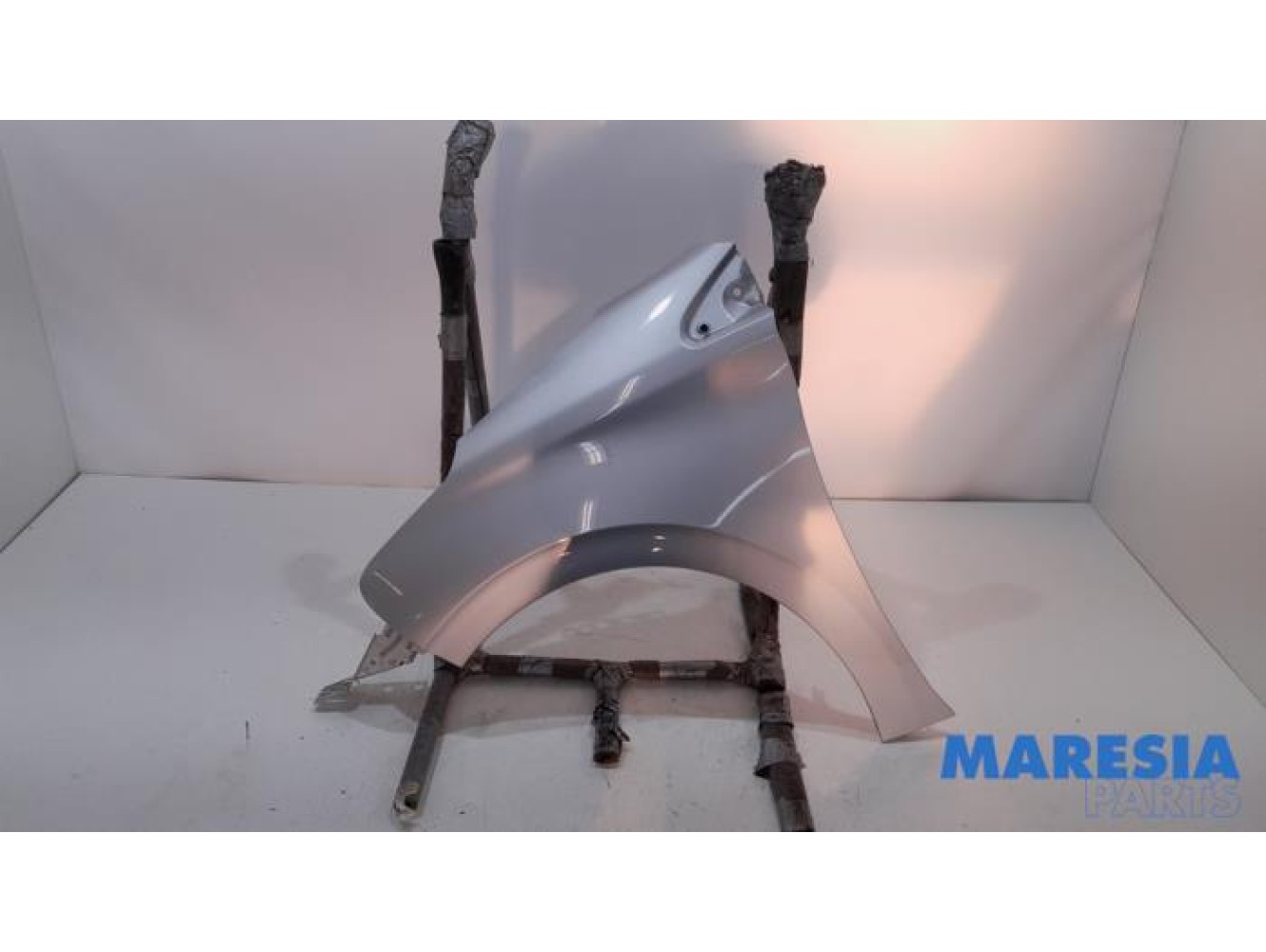 Peugeot - 208 - Front wing, left