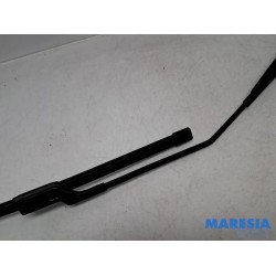 Alfa Romeo - Giulietta - Front wiper arm