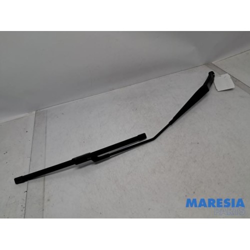 Alfa Romeo - Giulietta - Front wiper arm