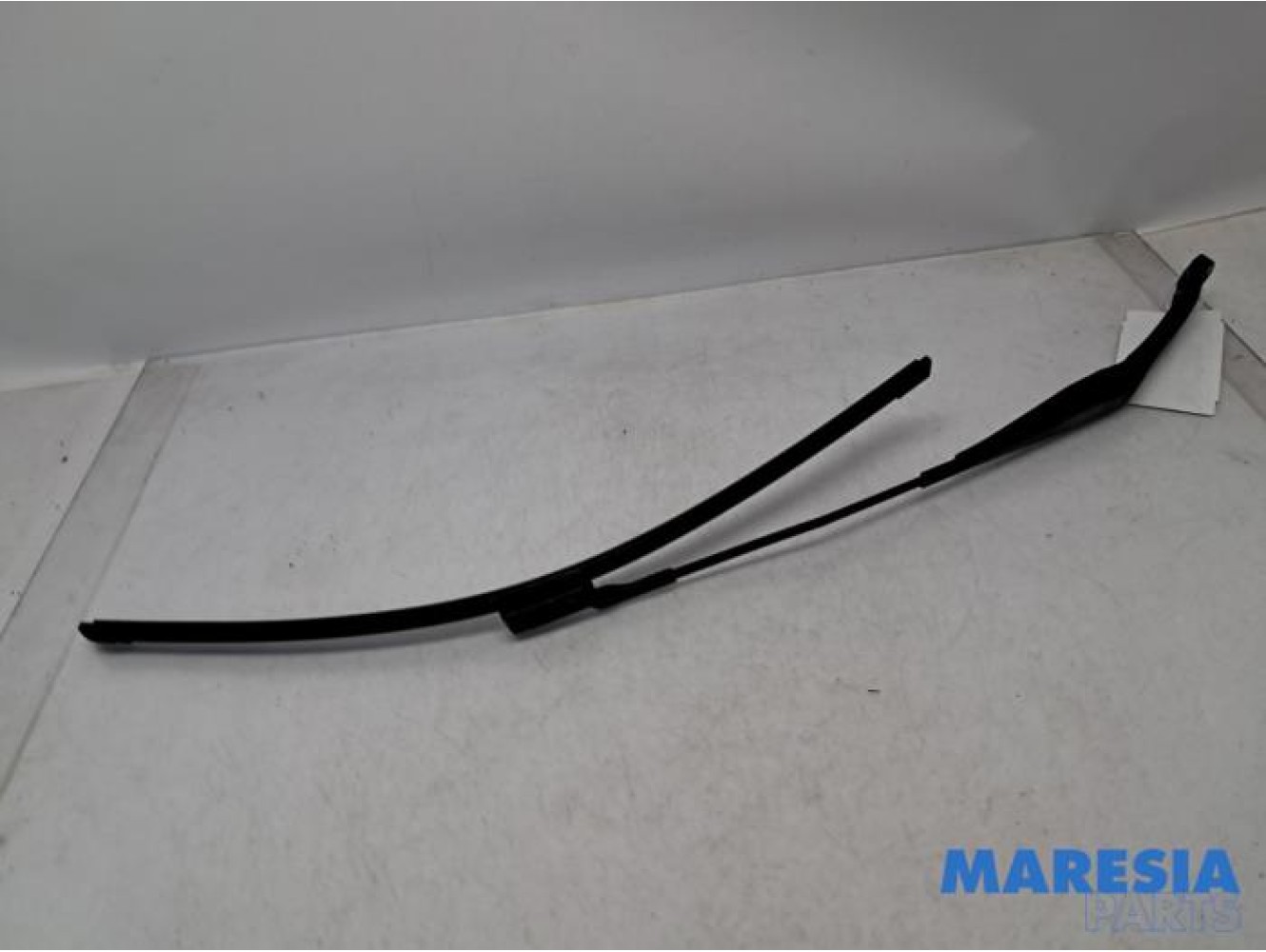 Alfa Romeo - Giulietta - Front wiper arm