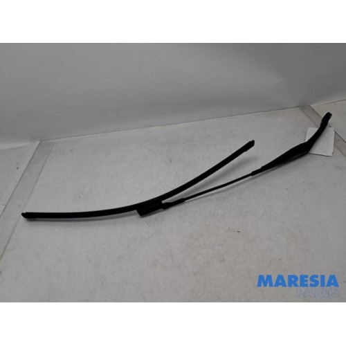 Alfa Romeo - Giulietta - Front wiper arm