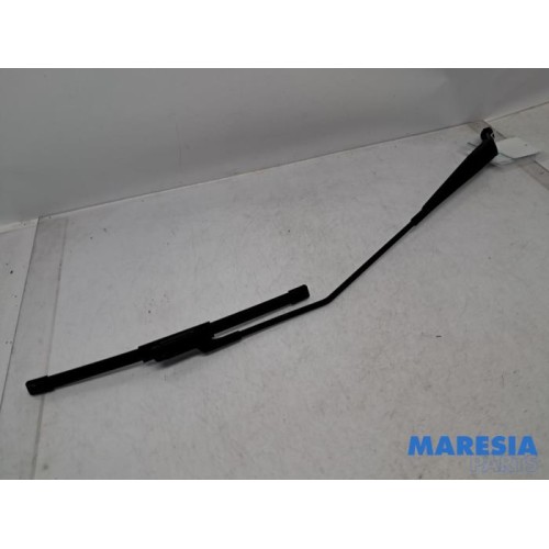 Peugeot - 208 - Front wiper arm
