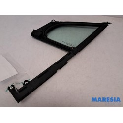Peugeot - 5008 - Quarter light, front right