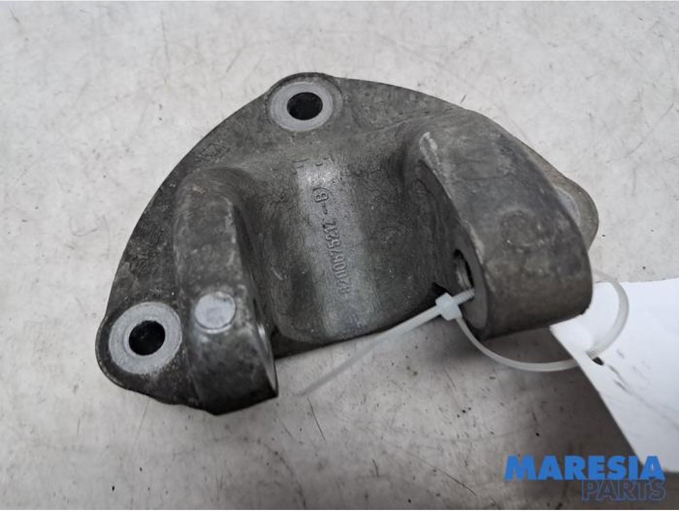 Renault - Master - Engine mount