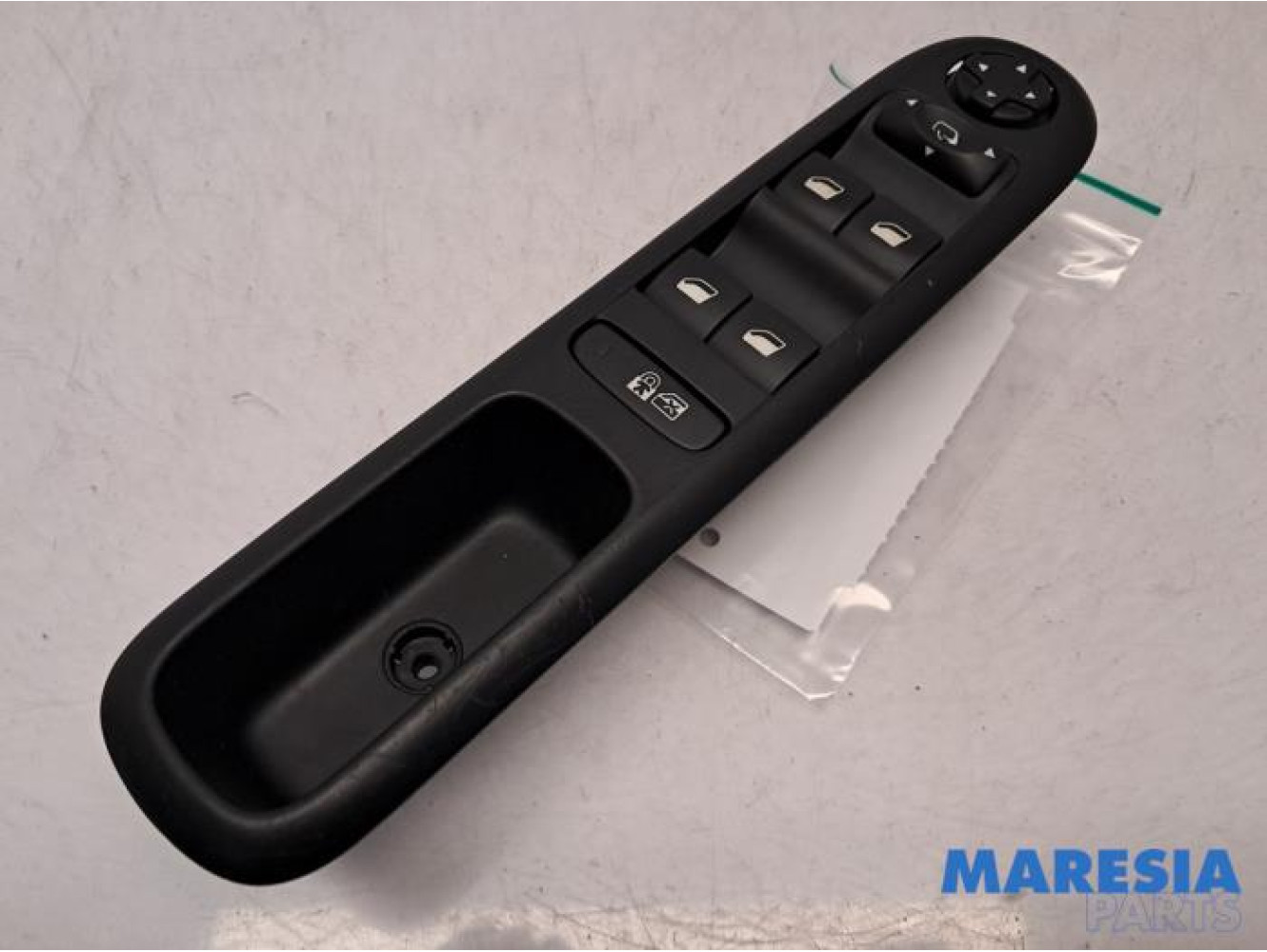 Peugeot - 5008 - Multi-functional window switch