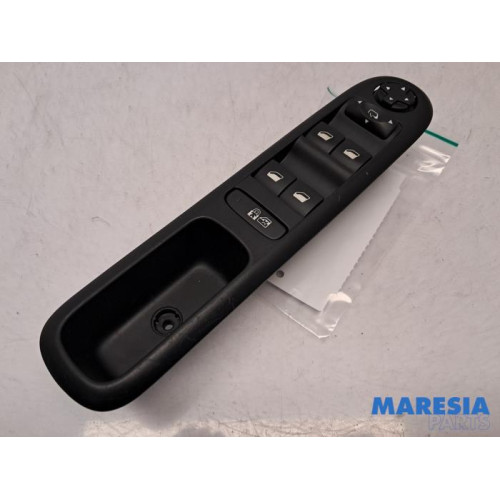 Peugeot - 5008 - Multi-functional window switch