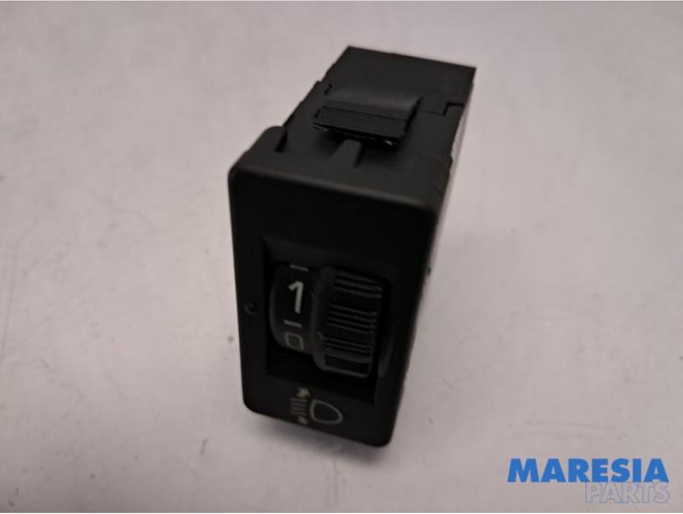 Peugeot - 5008 - AIH headlight switch
