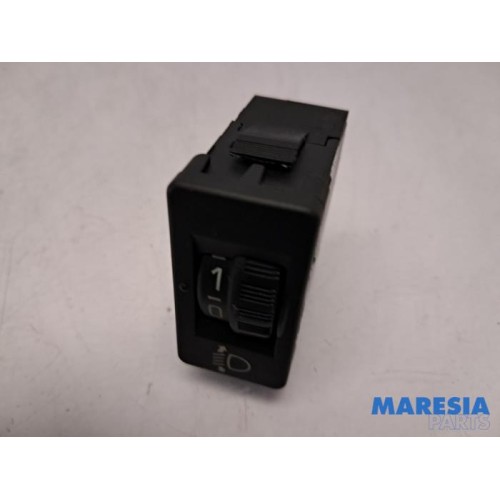 Peugeot - 5008 - AIH headlight switch